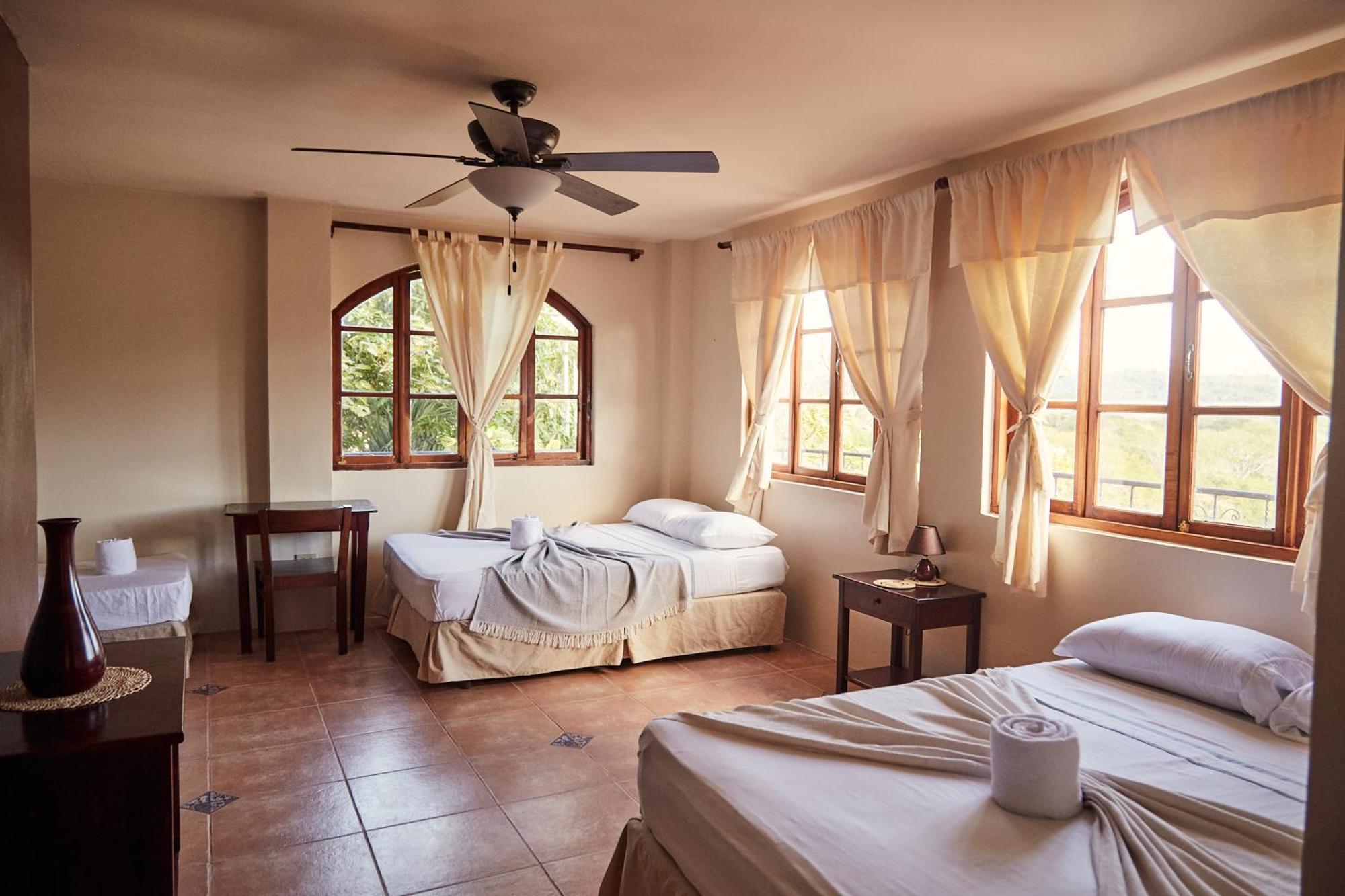 Beachside Stay At Villa Viyarte ซานฮวนเดลซูร์ ภายนอก รูปภาพ