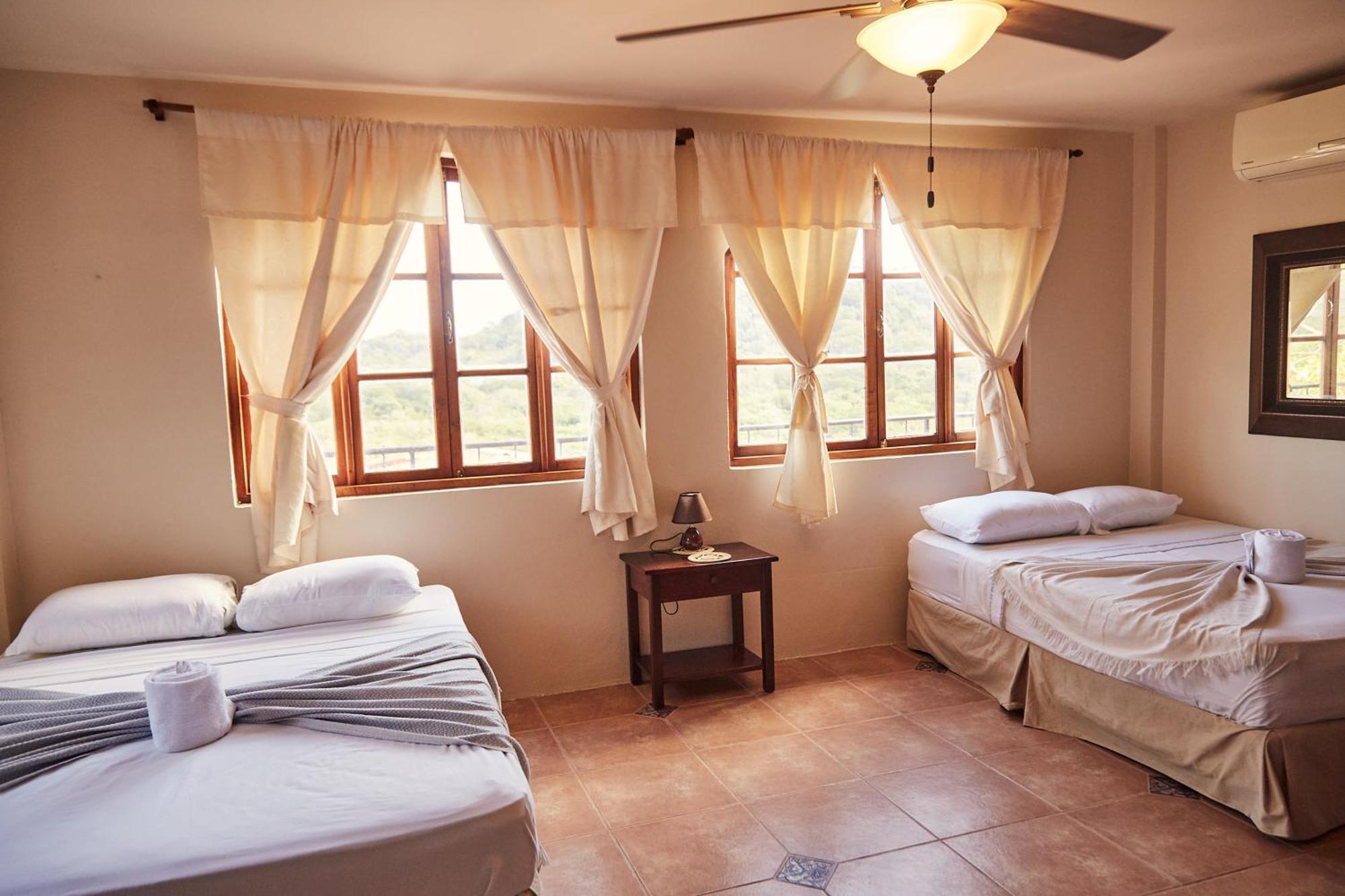Beachside Stay At Villa Viyarte ซานฮวนเดลซูร์ ภายนอก รูปภาพ