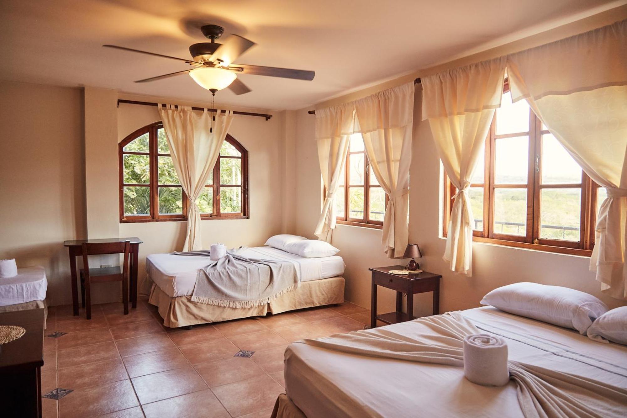 Beachside Stay At Villa Viyarte ซานฮวนเดลซูร์ ภายนอก รูปภาพ