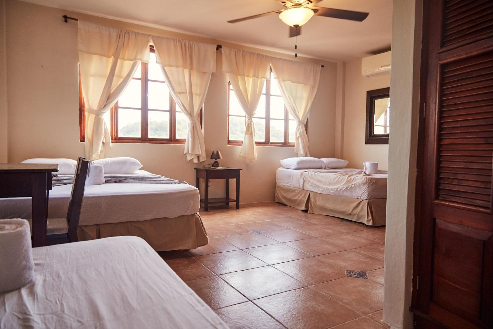 Beachside Stay At Villa Viyarte ซานฮวนเดลซูร์ ภายนอก รูปภาพ